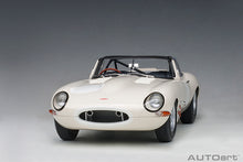 Indlæs billede til gallerivisning 1/18 Jaguar E-Type Lightweight, white 1:18