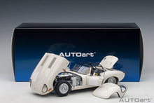 Indlæs billede til gallerivisning 1/18 Jaguar E-Type Lightweight, white 1:18