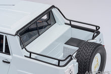 Indlæs billede til gallerivisning LAMBORGHINI LM002 PICK-UP 1986 BIANCO POLO - PARK WHITE 1:18