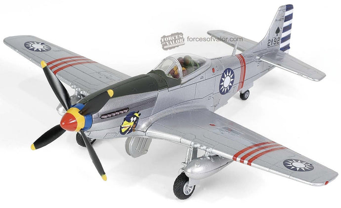 Mustang P-51 D ROCAF AICRAFT FIGHTER 21st Squadron, 4th Fighter Group, Captain Cheng Yung To, 1948 sølv/sort/brun 1:72