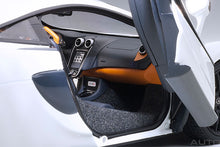 Indlæs billede til gallerivisning McLaren 570S, white 1:18