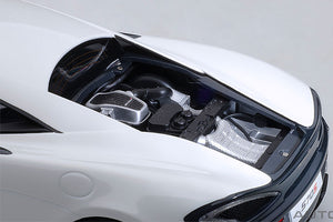 McLaren 570S, white 1:18