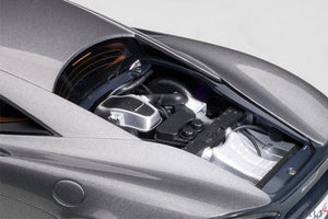 McLaren 570S, blade silver 1:18