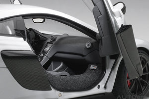 McLaren 675LT, Silica white 1:18