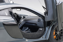 Indlæs billede til gallerivisning McLaren 675LT, grey 1:18