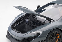 Indlæs billede til gallerivisning McLaren 675LT, grey 1:18