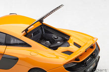 Indlæs billede til gallerivisning McLaren 675LT, orange 1:18