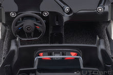 Indlæs billede til gallerivisning McLAREN P1 2013 FIRE BLACK 1:18