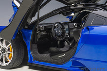 Indlæs billede til gallerivisning McLaren Senna, blue 1:18