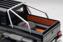 Indlæs billede til gallerivisning 1/18 Mercedes Benz G63 AMG 6x6, gloss black 1:18