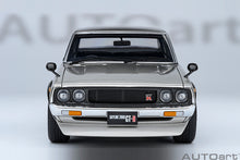 Indlæs billede til gallerivisning 1/18 Nissan Skyline 2000 GT-R (KPGC110) Tune, silver 1:18