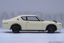 Indlæs billede til gallerivisning NISSAN SKYLINE 2000 GT-R (KPGC110) COUPE 1973 WHITE 1:18