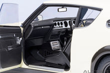 Indlæs billede til gallerivisning NISSAN SKYLINE 2000 GT-R (KPGC110) COUPE 1973 WHITE 1:18