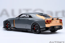 Indlæs billede til gallerivisning 1/18 Nissan Skyline GT-R (R50) by Italdesign, silver/gold 1:18