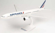 Indlæs billede til gallerivisning Boeing 777-300ER Air France 2021 L. La Rochelle Strasbourg hvid/blå/rød 1:200 fra Herpa
