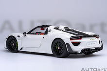 Indlæs billede til gallerivisning PORSCHE 918 SPYDER WEISSACH PACKAGE 2013 WHITE 1:18