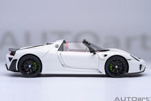 Indlæs billede til gallerivisning PORSCHE 918 SPYDER WEISSACH PACKAGE 2013 WHITE 1:18