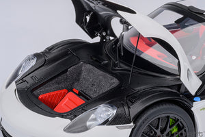 1/18 Porsche 918 Spyder Weissach Package, white with red interior 1:18