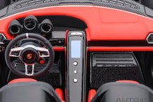 Indlæs billede til gallerivisning 1/18 Porsche 918 Spyder Weissach Package, white with red interior 1:18