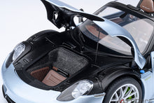 Indlæs billede til gallerivisning 1/18 Porsche 918 Spyder Weissach Package, liquid metal chrome blue 1:18
