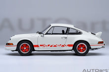 Indlæs billede til gallerivisning 1/18 Porsche 911 Carrera 2.7 RS *The Circuit Wolf*, white/red 1:18