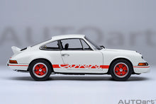 Indlæs billede til gallerivisning 1/18 Porsche 911 Carrera 2.7 RS *The Circuit Wolf*, white/red 1:18