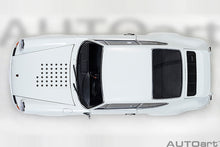 Indlæs billede til gallerivisning 1/18 Porsche 911 Carrera 2.7 RS *The Circuit Wolf*, white/red 1:18