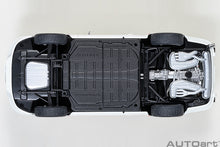 Indlæs billede til gallerivisning 1/18 Porsche 911 Carrera 2.7 RS *The Circuit Wolf*, white/red 1:18