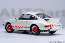 Indlæs billede til gallerivisning 1/18 Porsche 911 Carerra 2.7 RS, Grandprix white with red stripes 1:18