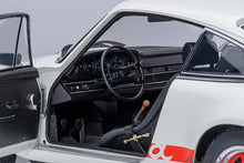 Indlæs billede til gallerivisning 1/18 Porsche 911 Carerra 2.7 RS, Grandprix white with red stripes 1:18