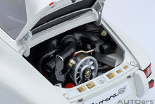 Indlæs billede til gallerivisning 1/18 Porsche 911 Carerra 2.7 RS, Grandprix white with red stripes 1:18