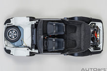 Indlæs billede til gallerivisning 1/18 Porsche 911 Carerra 2.7 RS, Grandprix white with green stripes 1:18