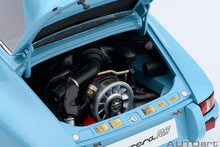 Indlæs billede til gallerivisning 1/18 Porsche 911 Carerra 2.7 RS, Gulf blue with black stripes 1:18
