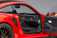Indlæs billede til gallerivisning porsche 911 (991) GT2 weissach package, guards red 1:18