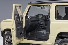 Indlæs billede til gallerivisning 1/18 Suzuki Jimny, chiffon ivory with black roof 1:18