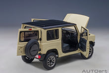 Indlæs billede til gallerivisning 1/18 Suzuki Jimny, chiffon ivory with black roof 1:18