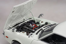 Indlæs billede til gallerivisning 1/18 1973 Toyota Celica Liftback 2000 GT (RA25), white 1:18