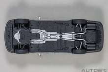 Indlæs billede til gallerivisning 1/18 Toyota Century with curtains, silver 1:18