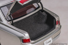Indlæs billede til gallerivisning 1/18 Toyota Century with curtains, silver 1:18