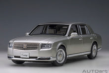 Indlæs billede til gallerivisning 1/18 Toyota Century with curtains, silver 1:18