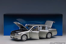 Indlæs billede til gallerivisning 1/18 Toyota Century with curtains, silver 1:18