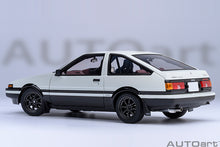 Indlæs billede til gallerivisning 1/18 Toyota Sprinter Trueno (AE86) â€œProject Dâ€, white/black 1:18