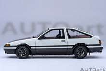 Indlæs billede til gallerivisning 1/18 Toyota Sprinter Trueno (AE86) â€œProject Dâ€, white/black 1:18