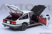 Indlæs billede til gallerivisning 1/18 Toyota Sprinter Trueno (AE86) â€œProject Dâ€, white/black 1:18