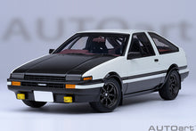 Indlæs billede til gallerivisning 1/18 Toyota Sprinter Trueno (AE86) â€œProject Dâ€, white/black 1:18