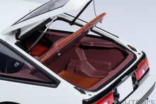 Indlæs billede til gallerivisning TOYOTA SPRINTER TRUENO (AE86) INITIAL D PROJECT D FINAL VERSION 30th AANIVERSARY 1980 WHITE BLACK 1:18