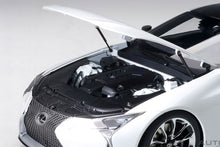 Indlæs billede til gallerivisning Lexus LC500, white metallic  1:18