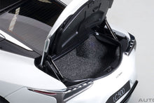 Indlæs billede til gallerivisning Lexus LC500, white metallic  1:18