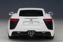 Indlæs billede til gallerivisning 1/18 Lexus LFA, white 1:18
