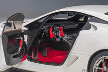 Indlæs billede til gallerivisning 1/18 Lexus LFA, white 1:18